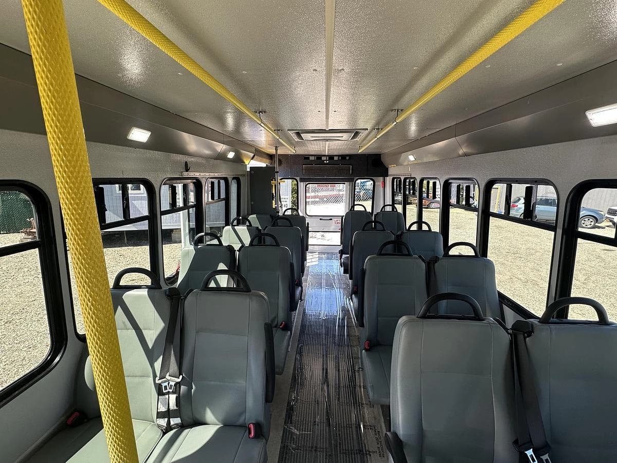2017 Ford E-450 ADA Shuttle Bus - Image 19