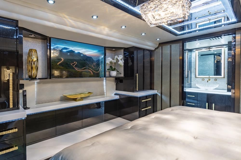 2025 Prevost Millennium H3-45 Motorcoach - Image 12