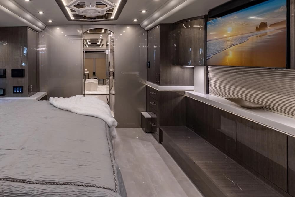 2024 Prevost Millennium H3-45 Motorcoach - Image 10