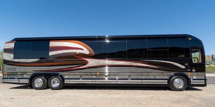 2007 Prevost Marathon XLII Motorcoach - Image 2