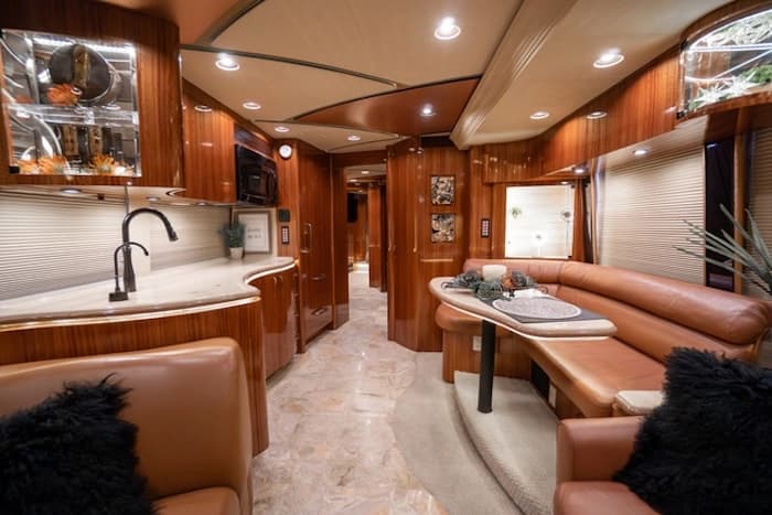 2007 Prevost Marathon XLII Motorcoach - Image 11