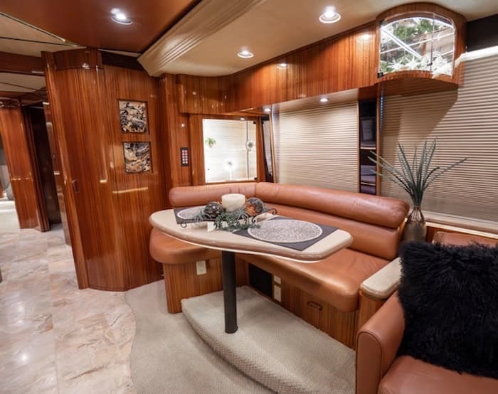2007 Prevost Marathon XLII Motorcoach - Image 12