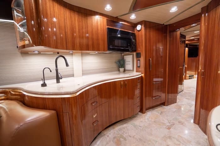 2007 Prevost Marathon XLII Motorcoach - Image 13