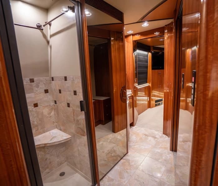 2007 Prevost Marathon XLII Motorcoach - Image 17