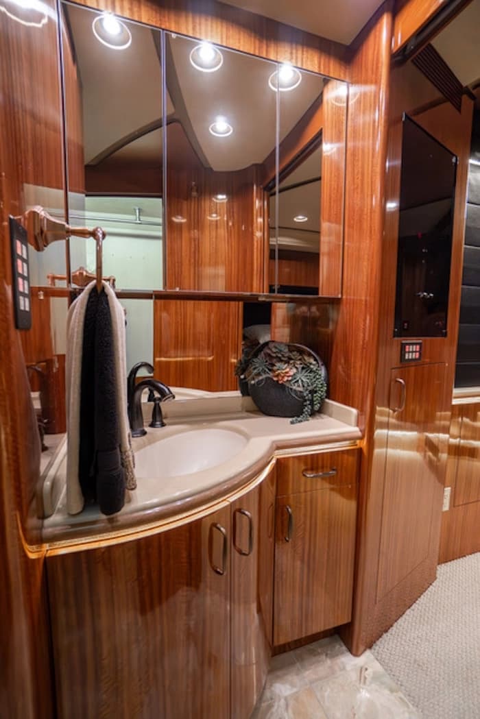 2007 Prevost Marathon XLII Motorcoach - Image 21