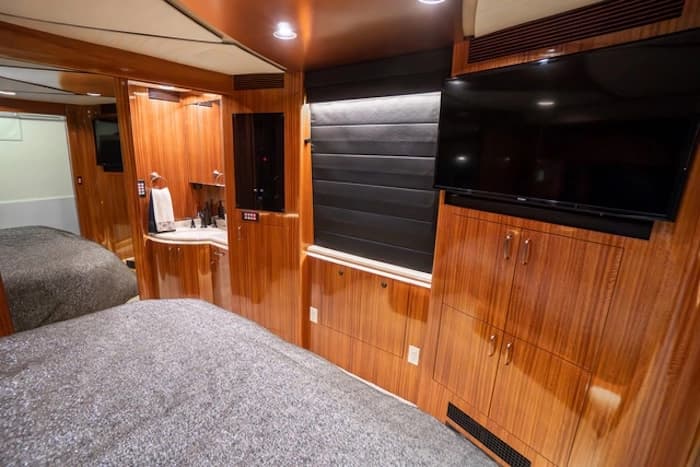 2007 Prevost Marathon XLII Motorcoach - Image 23