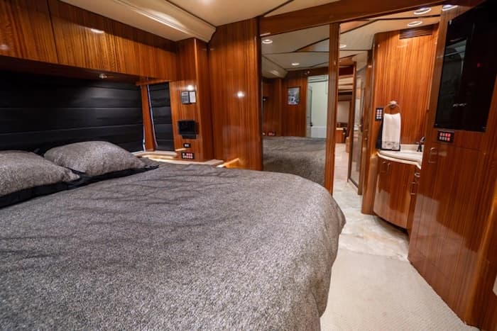 2007 Prevost Marathon XLII Motorcoach - Image 25