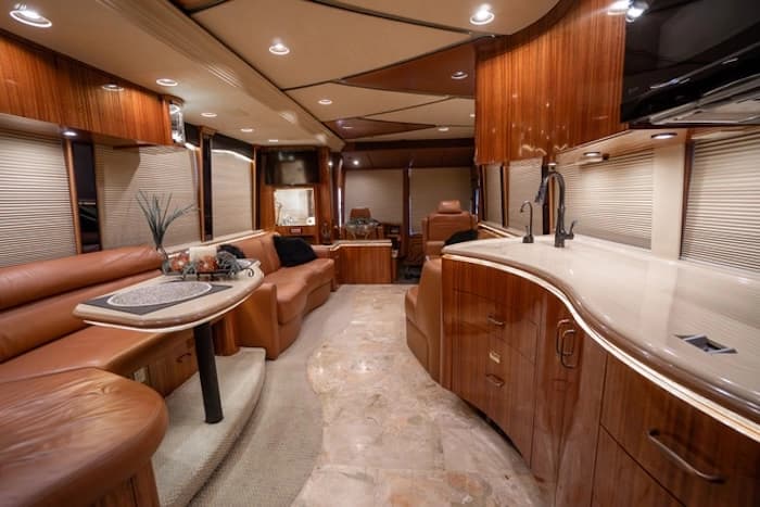 2007 Prevost Marathon XLII Motorcoach - Image 28