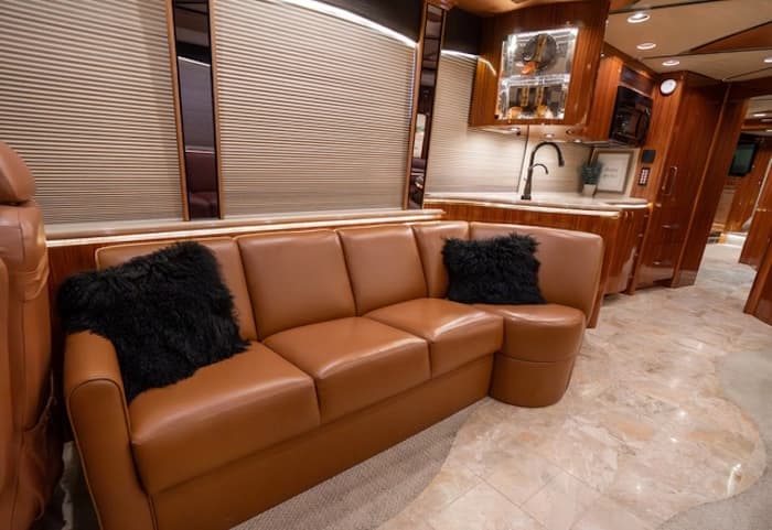 2007 Prevost Marathon XLII Motorcoach - Image 29