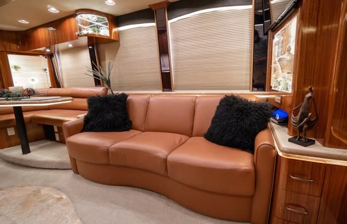 2007 Prevost Marathon XLII Motorcoach - Image 10