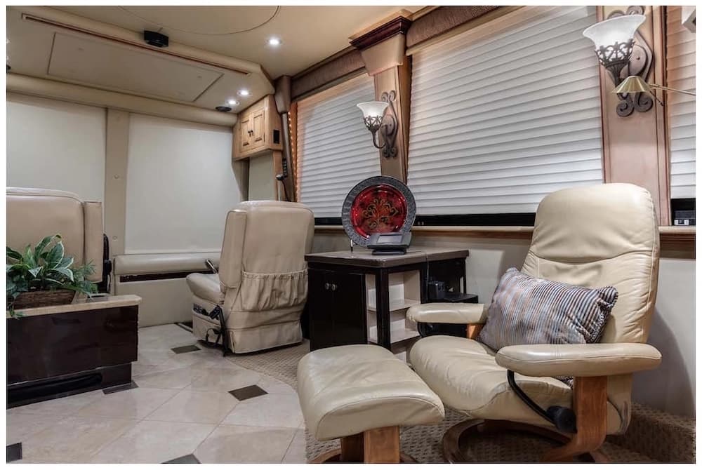 2006 Prevost Royale XLII Motorcoach - Image 12