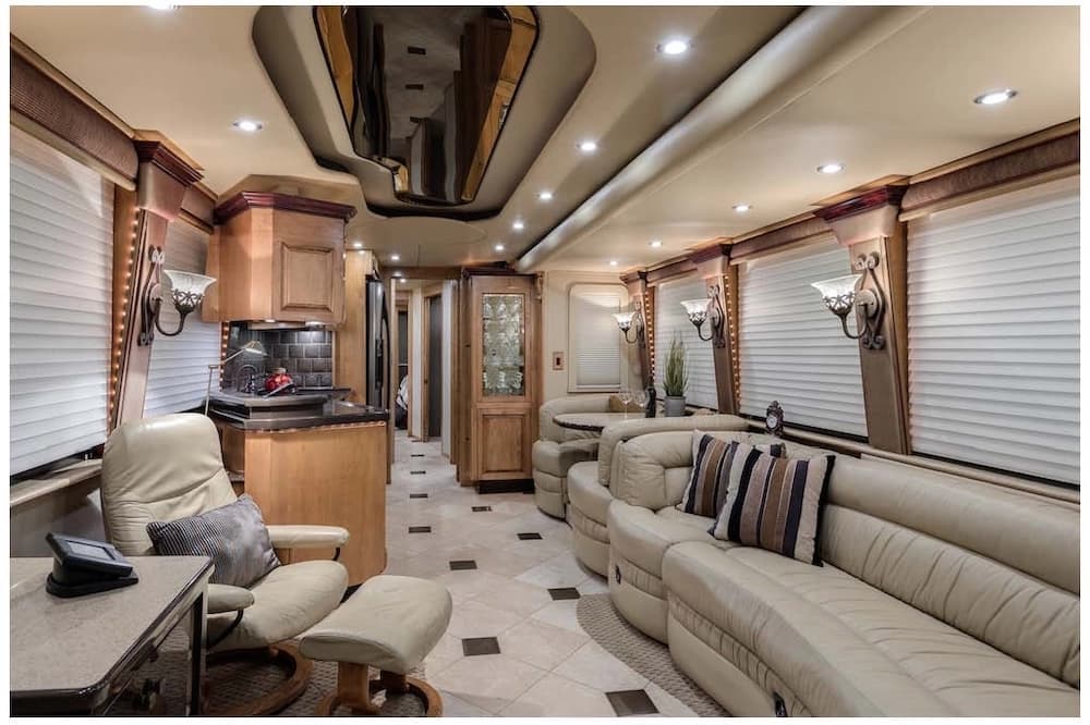 2006 Prevost Royale XLII Motorcoach - Image 15
