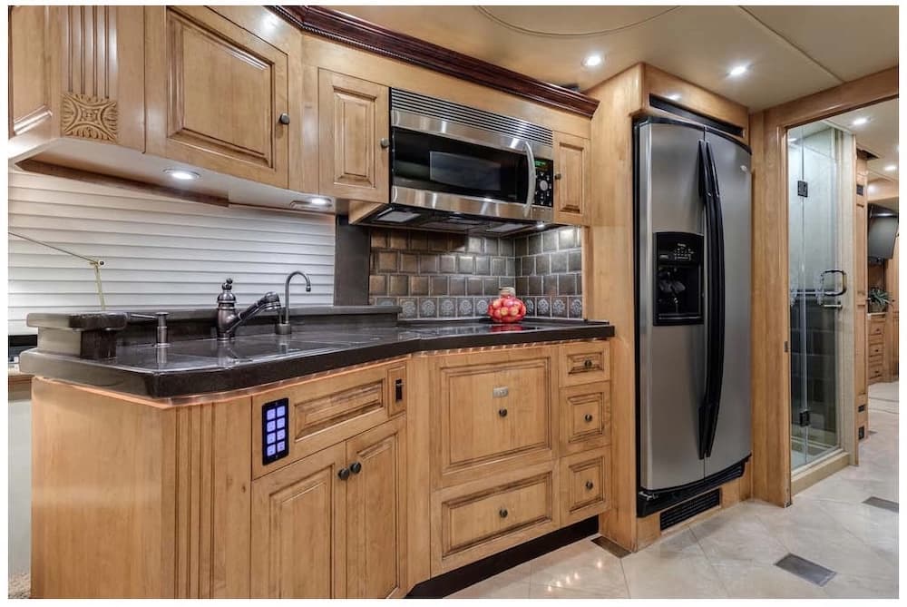2006 Prevost Royale XLII Motorcoach - Image 17