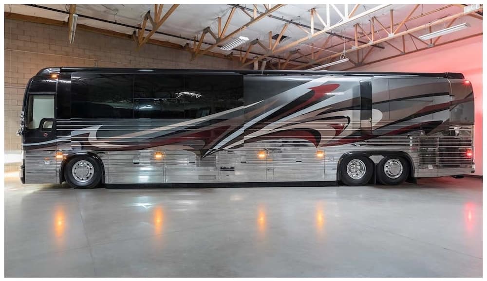 2006 Prevost Royale XLII Motorcoach - Image 3
