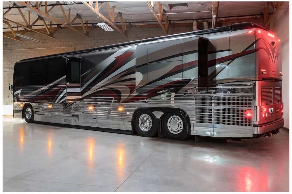 2006 Prevost Royale XLII Motorcoach - Image 4