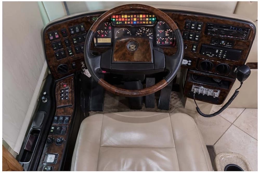 2006 Prevost Royale XLII Motorcoach - Image 8