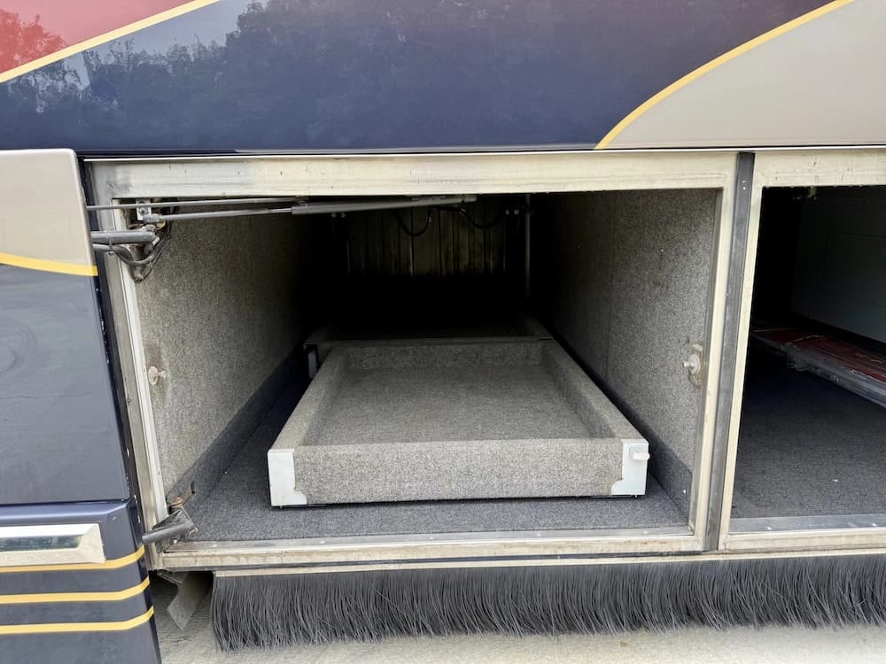 2002 Prevost Featherlite H3-45 Motorcoach - Image 15