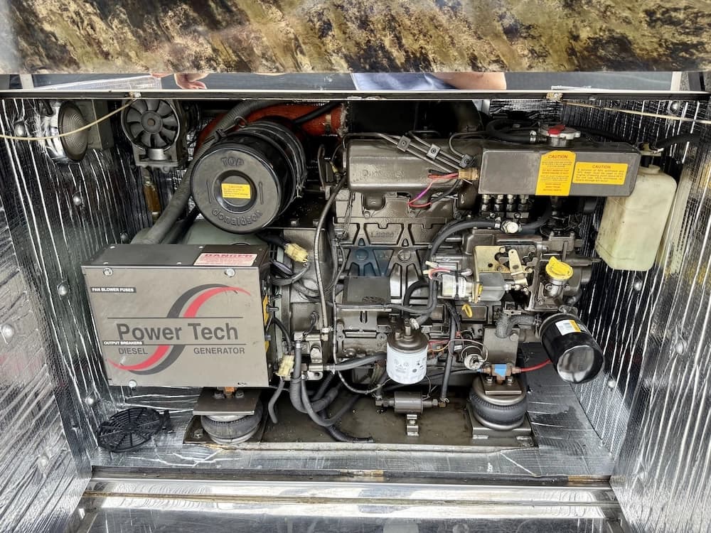 2002 Prevost Featherlite H3-45 Motorcoach - Image 18
