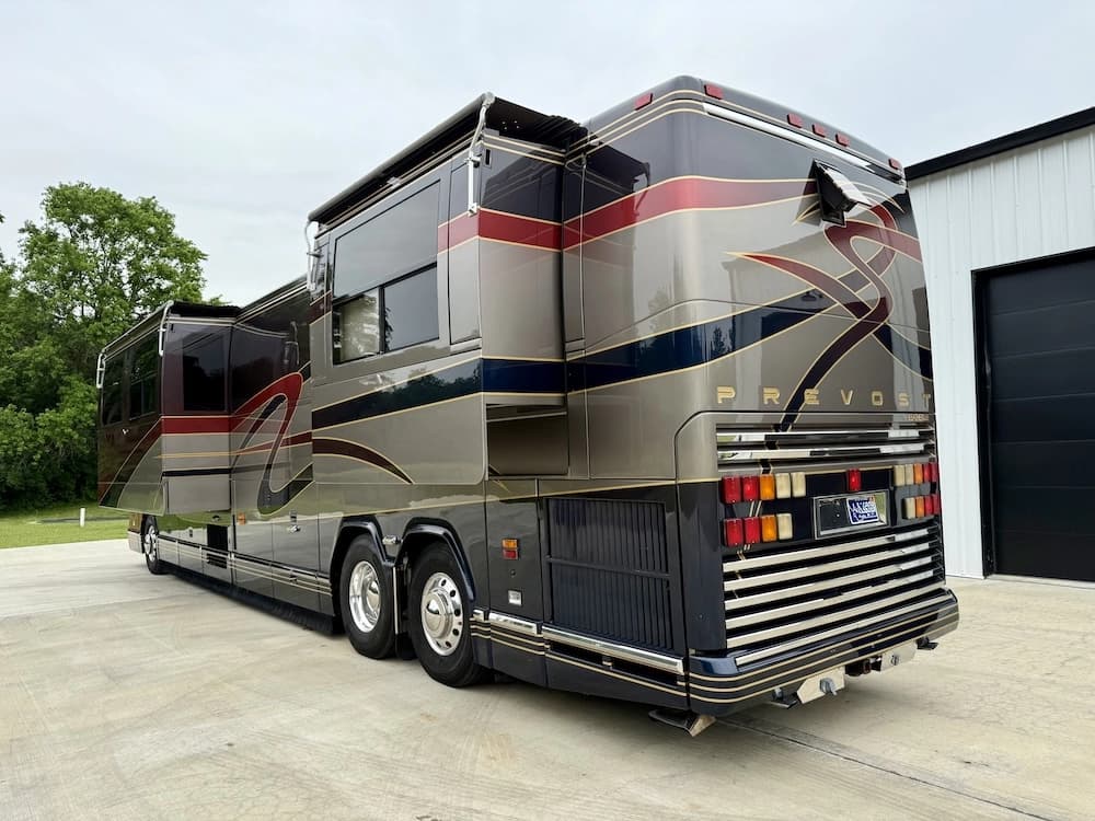 2002 Prevost Featherlite H3-45 Motorcoach - Image 21