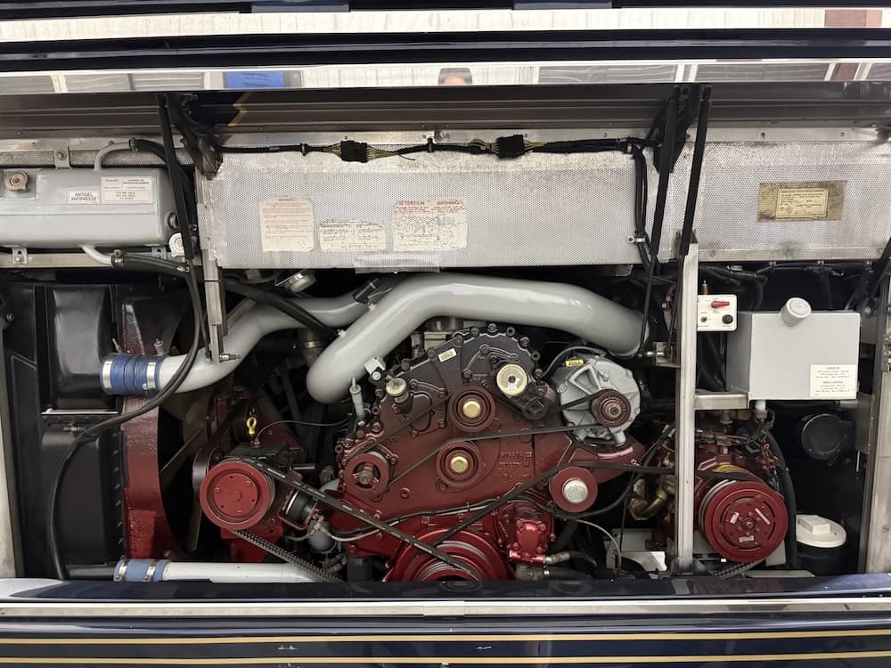 2002 Prevost Featherlite H3-45 Motorcoach - Image 25