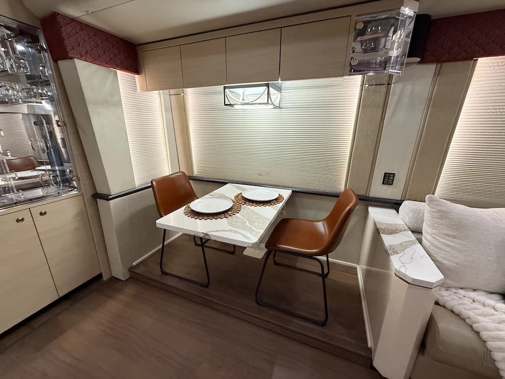 2002 Prevost Featherlite H3-45 Motorcoach - Image 30