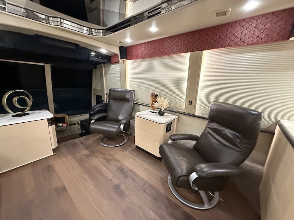 2002 Prevost Featherlite H3-45 Motorcoach - Image 42