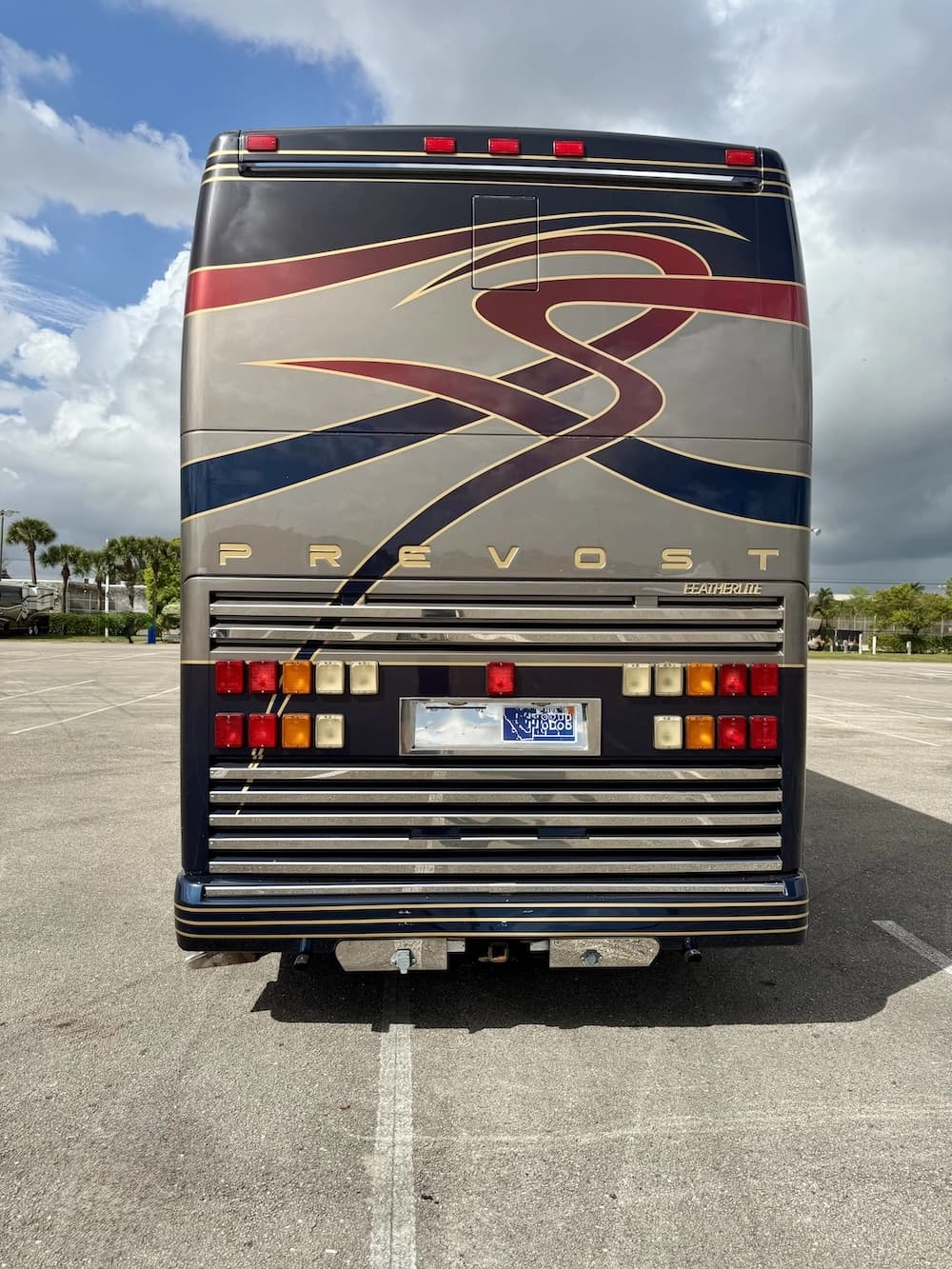 2002 Prevost Featherlite H3-45 Motorcoach - Image 8