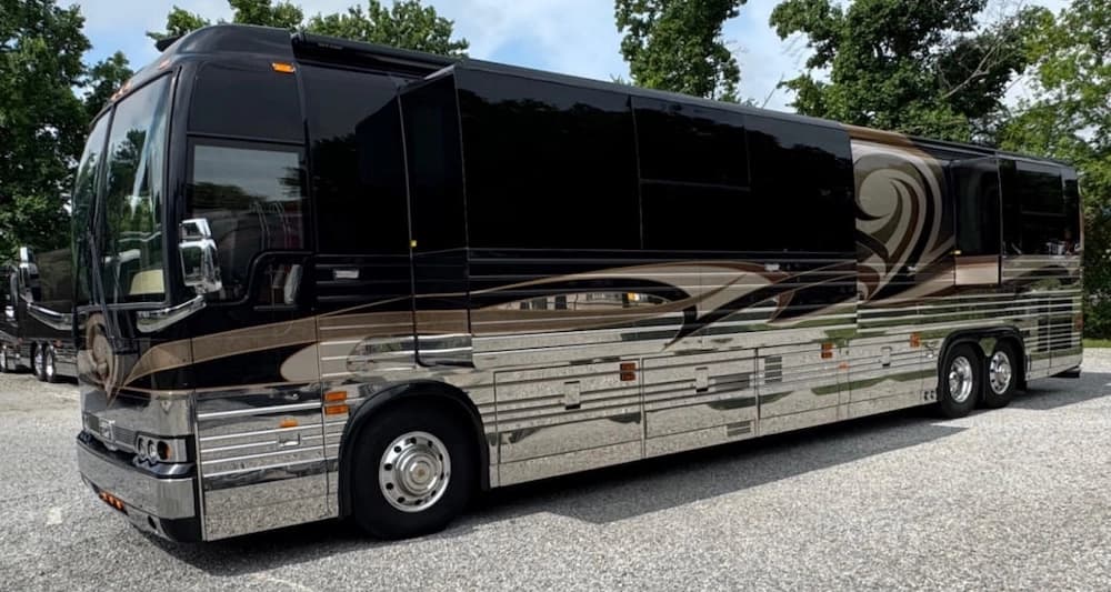 2012 Prevost Liberty Elegant Lady XLII Motorcoach - Image 2