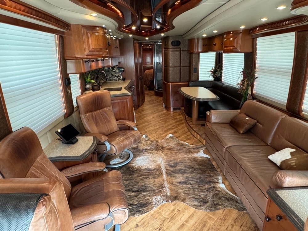 2012 Prevost Liberty Elegant Lady XLII Motorcoach - Image 11