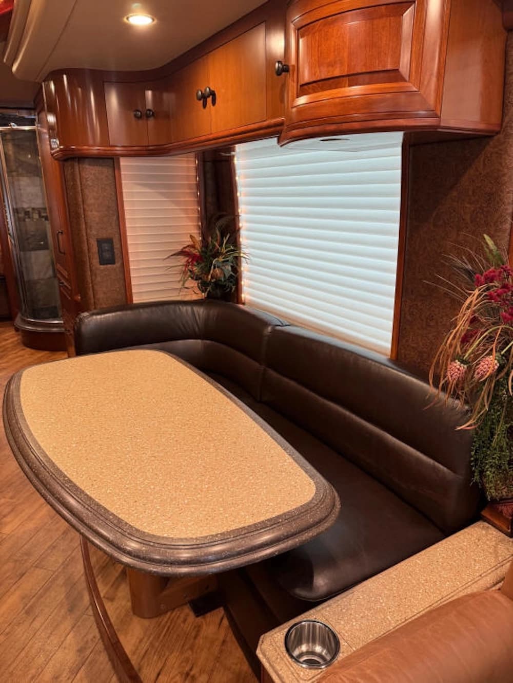 2012 Prevost Liberty Elegant Lady XLII Motorcoach - Image 15