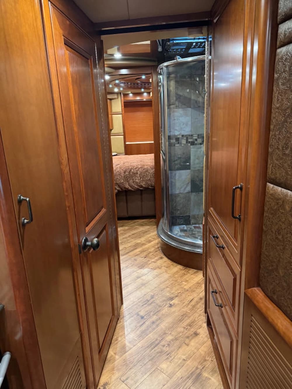 2012 Prevost Liberty Elegant Lady XLII Motorcoach - Image 17