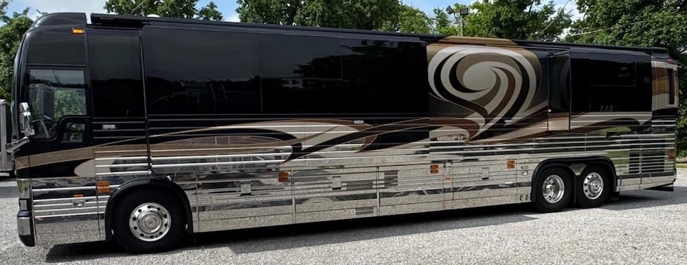 2012 Prevost Liberty Elegant Lady XLII Motorcoach - Image 3