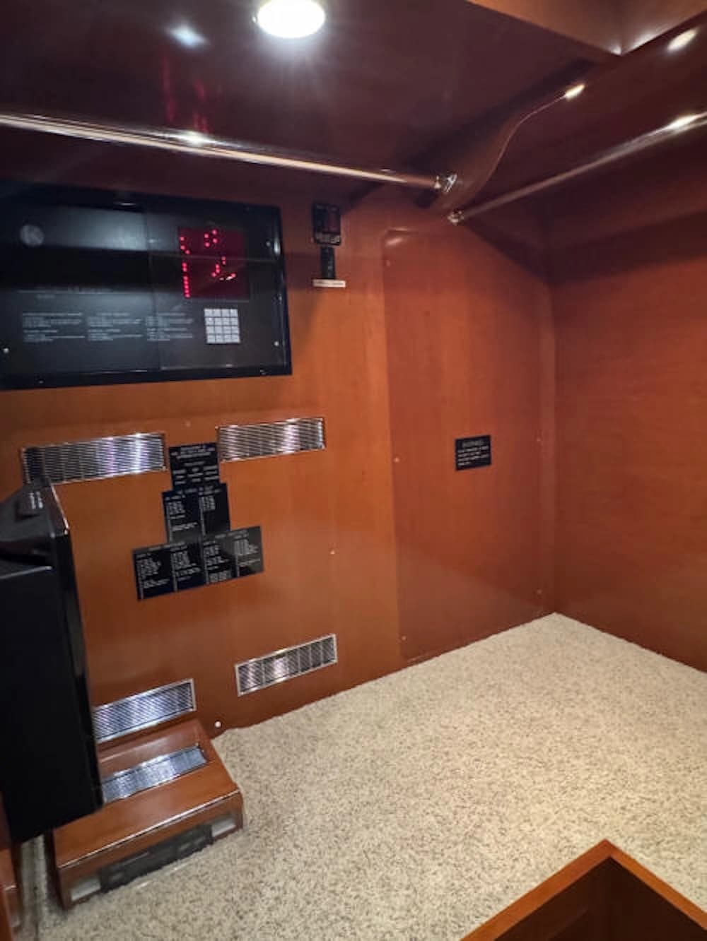 2012 Prevost Liberty Elegant Lady XLII Motorcoach - Image 23