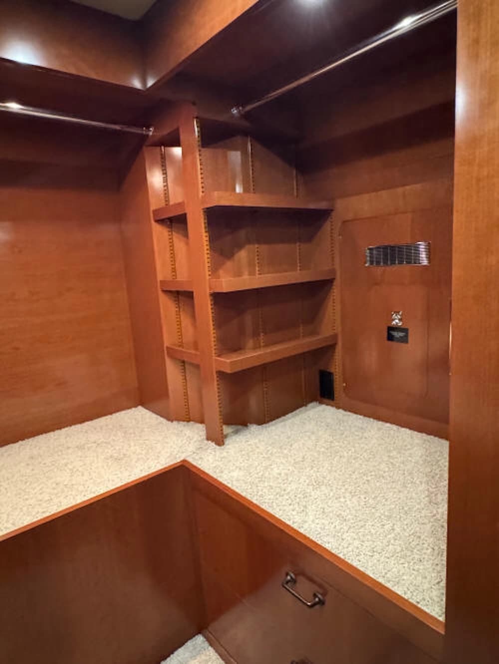 2012 Prevost Liberty Elegant Lady XLII Motorcoach - Image 24