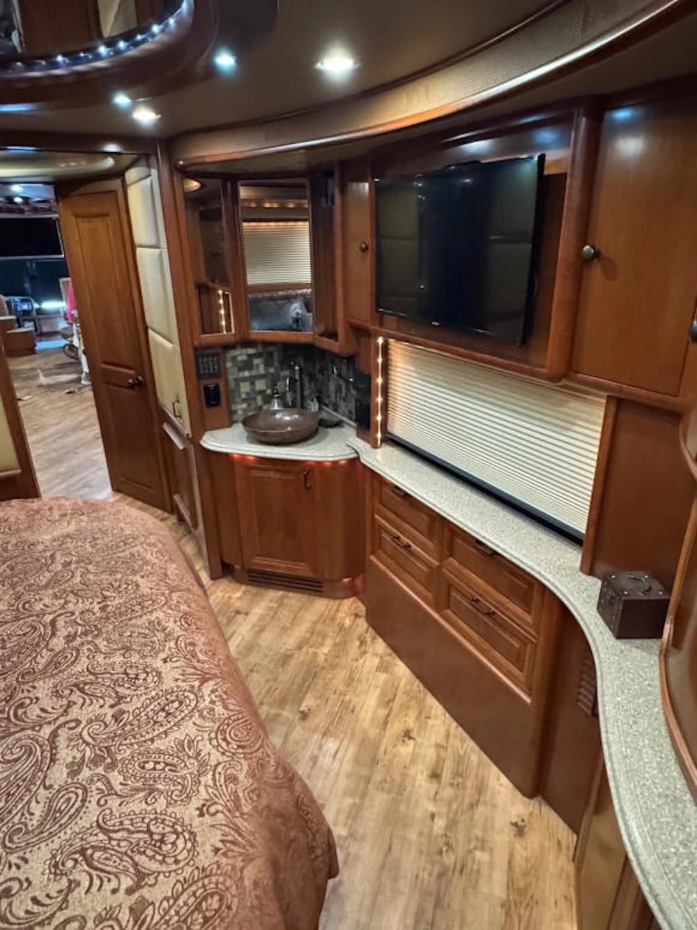 2012 Prevost Liberty Elegant Lady XLII Motorcoach - Image 26