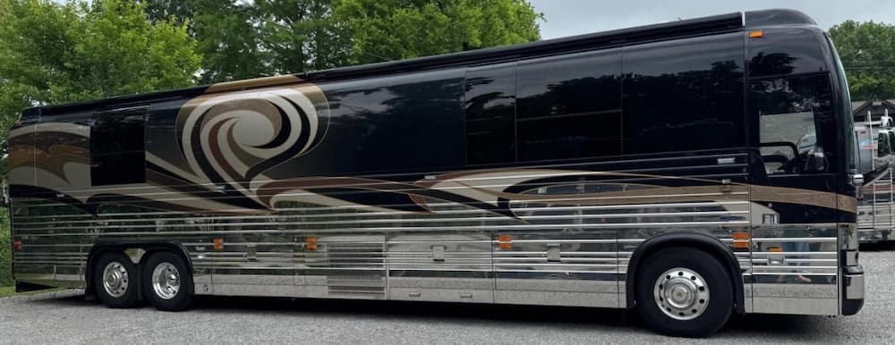 2012 Prevost Liberty Elegant Lady XLII Motorcoach - Image 5