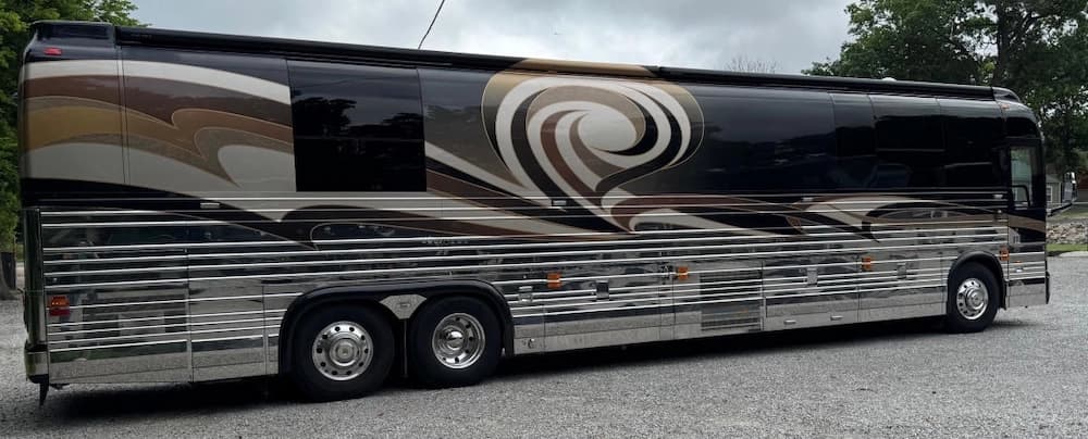 2012 Prevost Liberty Elegant Lady XLII Motorcoach - Image 6