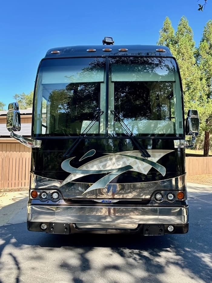 2009 Prevost Country Coach XLII Motorcoach - Image 11