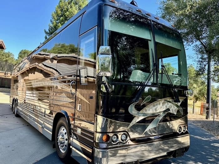 2009 Prevost Country Coach XLII Motorcoach - Image 12