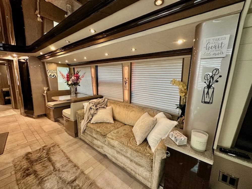 2009 Prevost Country Coach XLII Motorcoach - Image 41