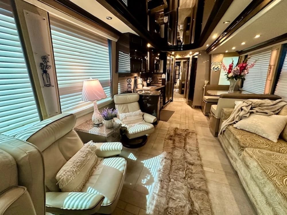 2009 Prevost Country Coach XLII Motorcoach - Image 42