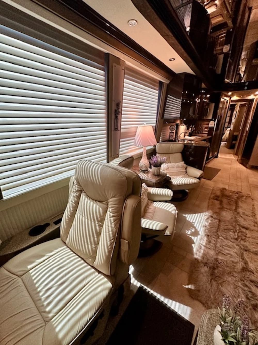 2009 Prevost Country Coach XLII Motorcoach - Image 43
