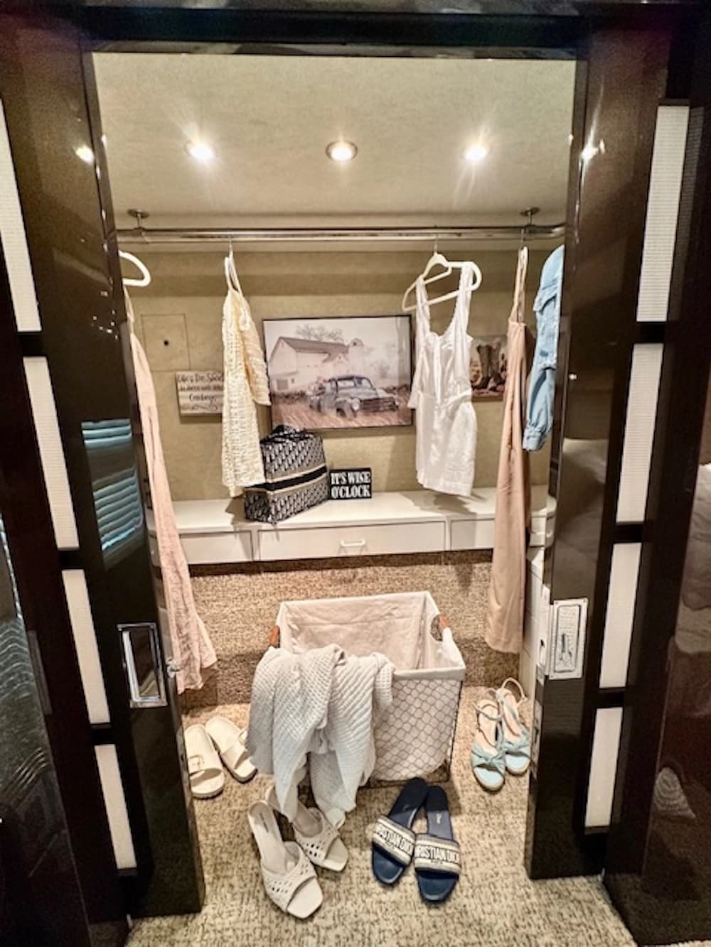 2009 Prevost Country Coach XLII Motorcoach - Image 47