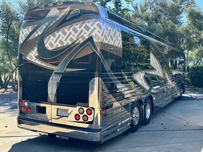 2009 Prevost Country Coach XLII Motorcoach - Image 6