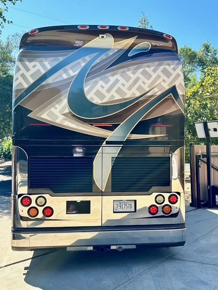 2009 Prevost Country Coach XLII Motorcoach - Image 7