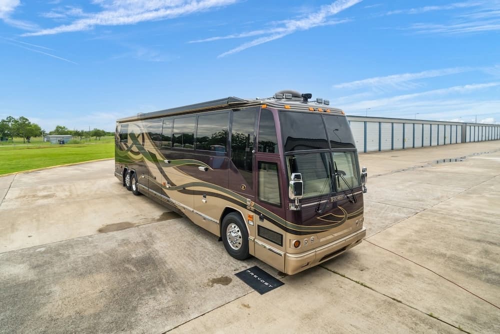 2002 Prevost Featherlite H3-45 Motorcoach - Image 7