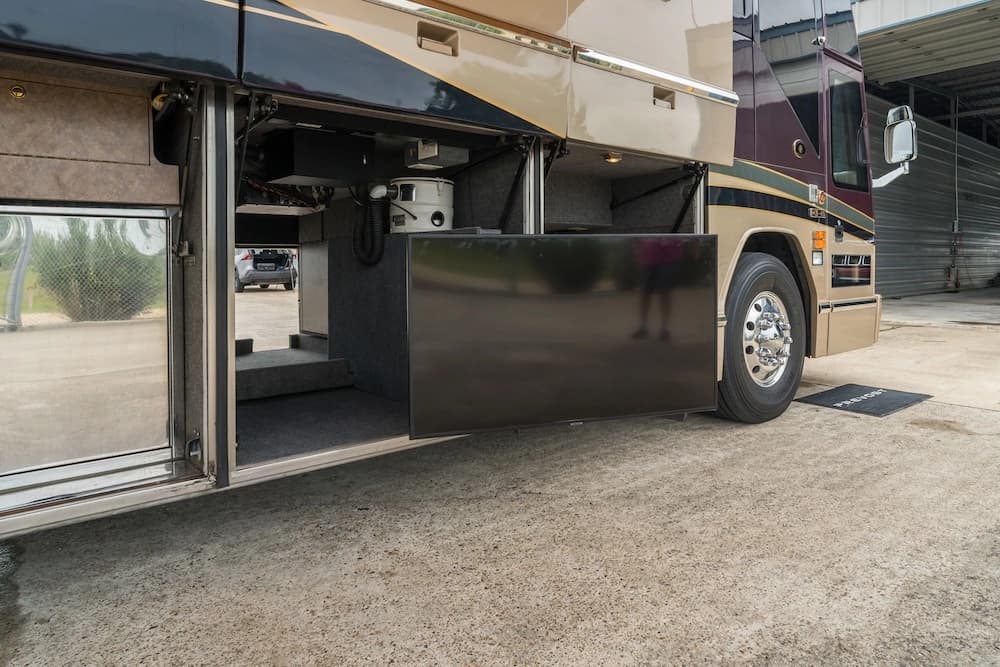 2002 Prevost Featherlite H3-45 Motorcoach - Image 13