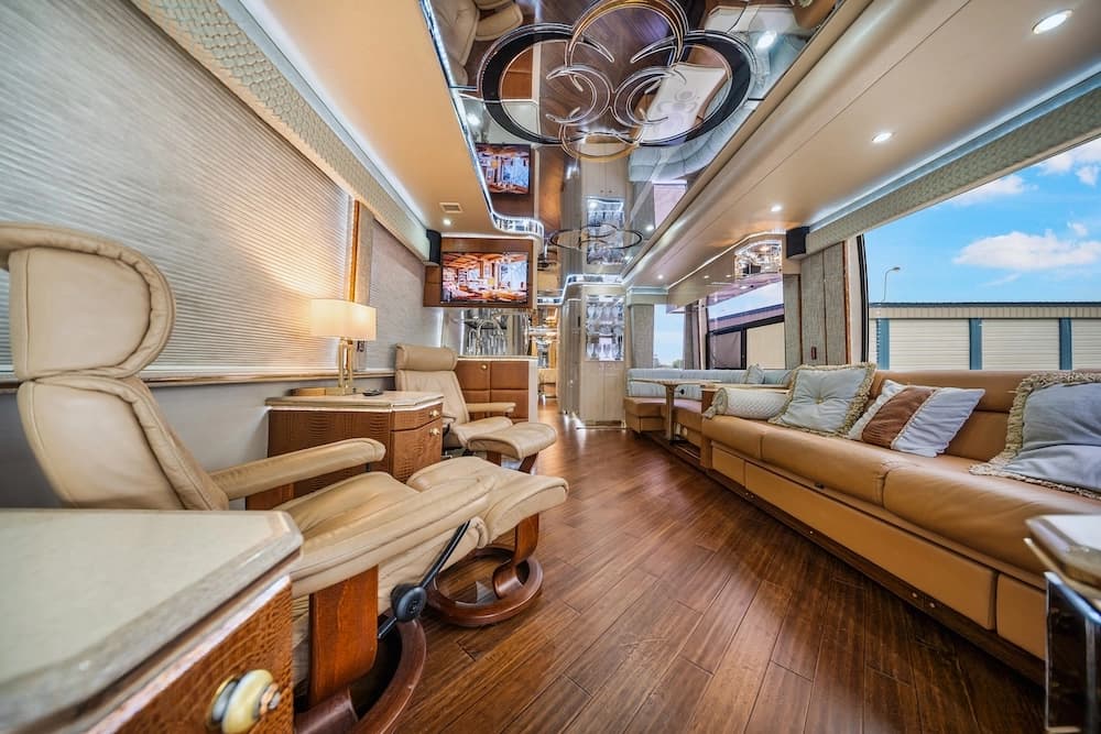 2002 Prevost Featherlite H3-45 Motorcoach - Image 25