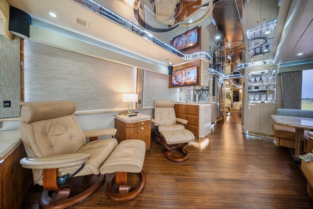 2002 Prevost Featherlite H3-45 Motorcoach - Image 26