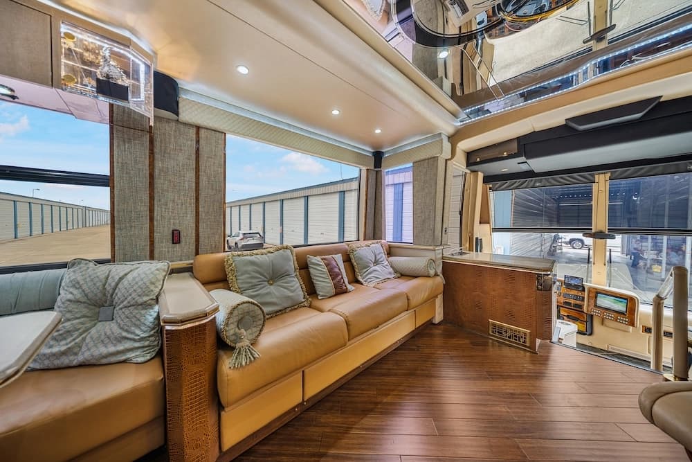 2002 Prevost Featherlite H3-45 Motorcoach - Image 30